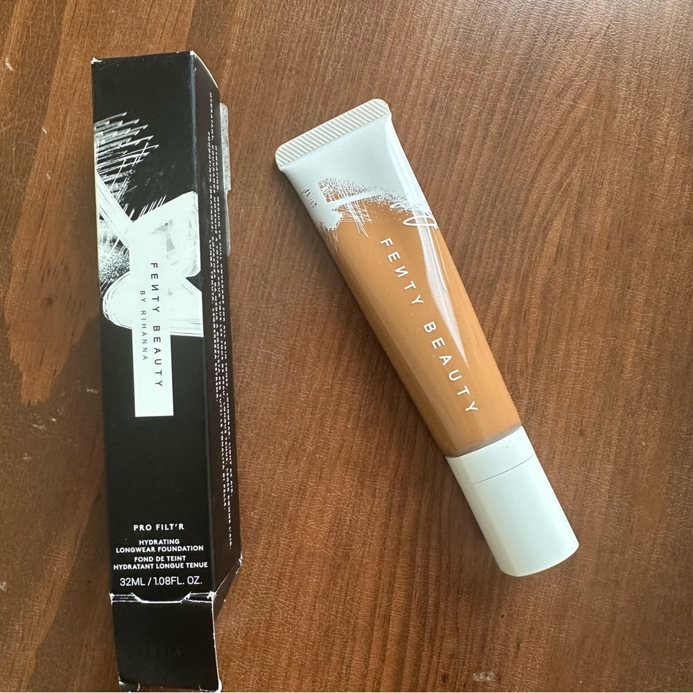 NEW IN BOX Fenty Beauty Pro Filtr Hydrating Longwear Foundation Shade 420